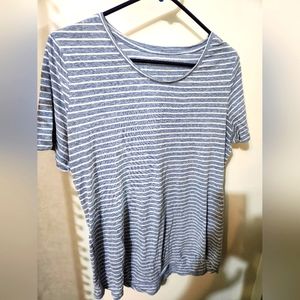 The perfect tee short sleeved t-shirt size Large blue and white striped 💙